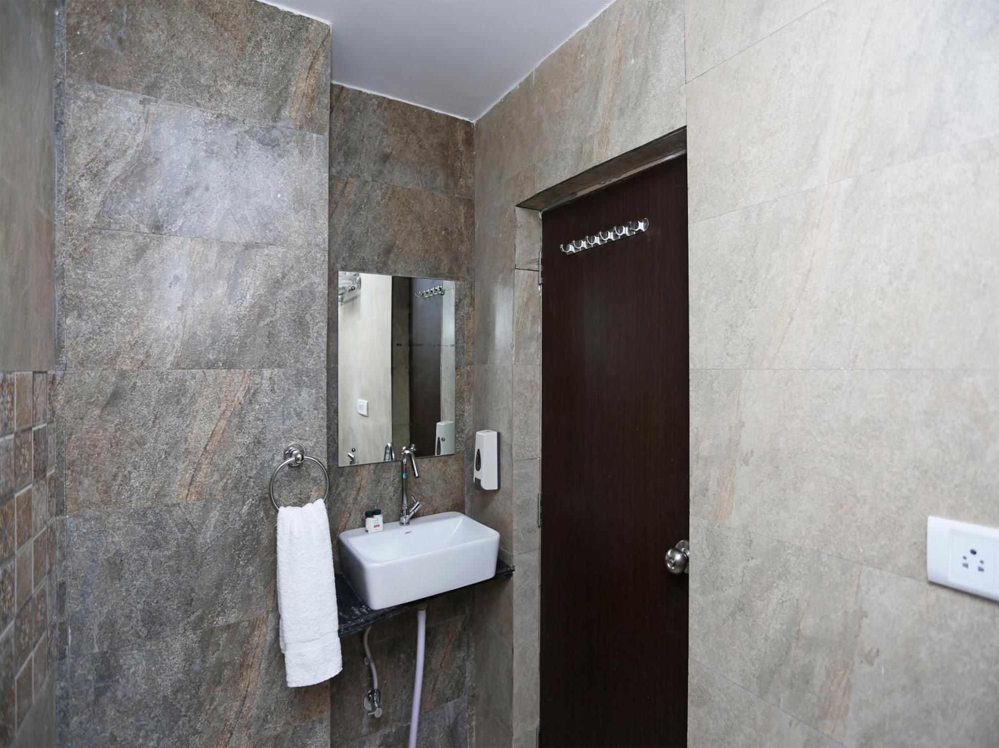 OYO 15530 Hotel G S Residency Varanasi Exterior foto